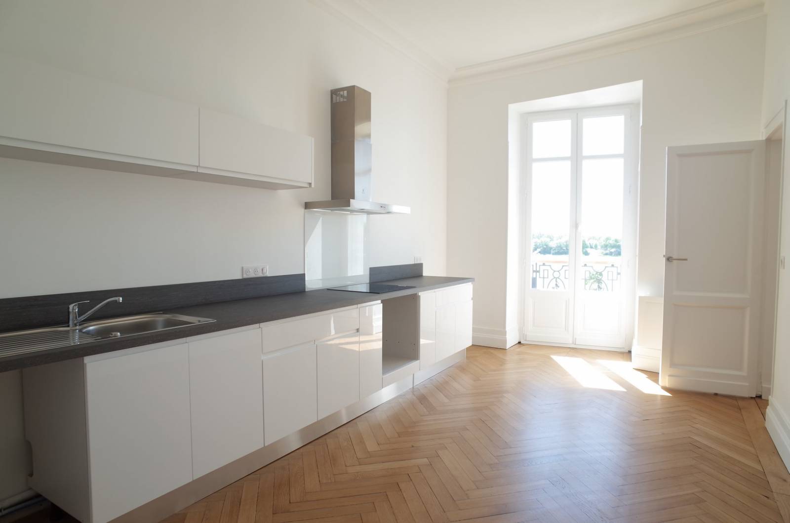 A LOUER APPARTEMENT BORDEAUX QUAI DES CHARTRONS