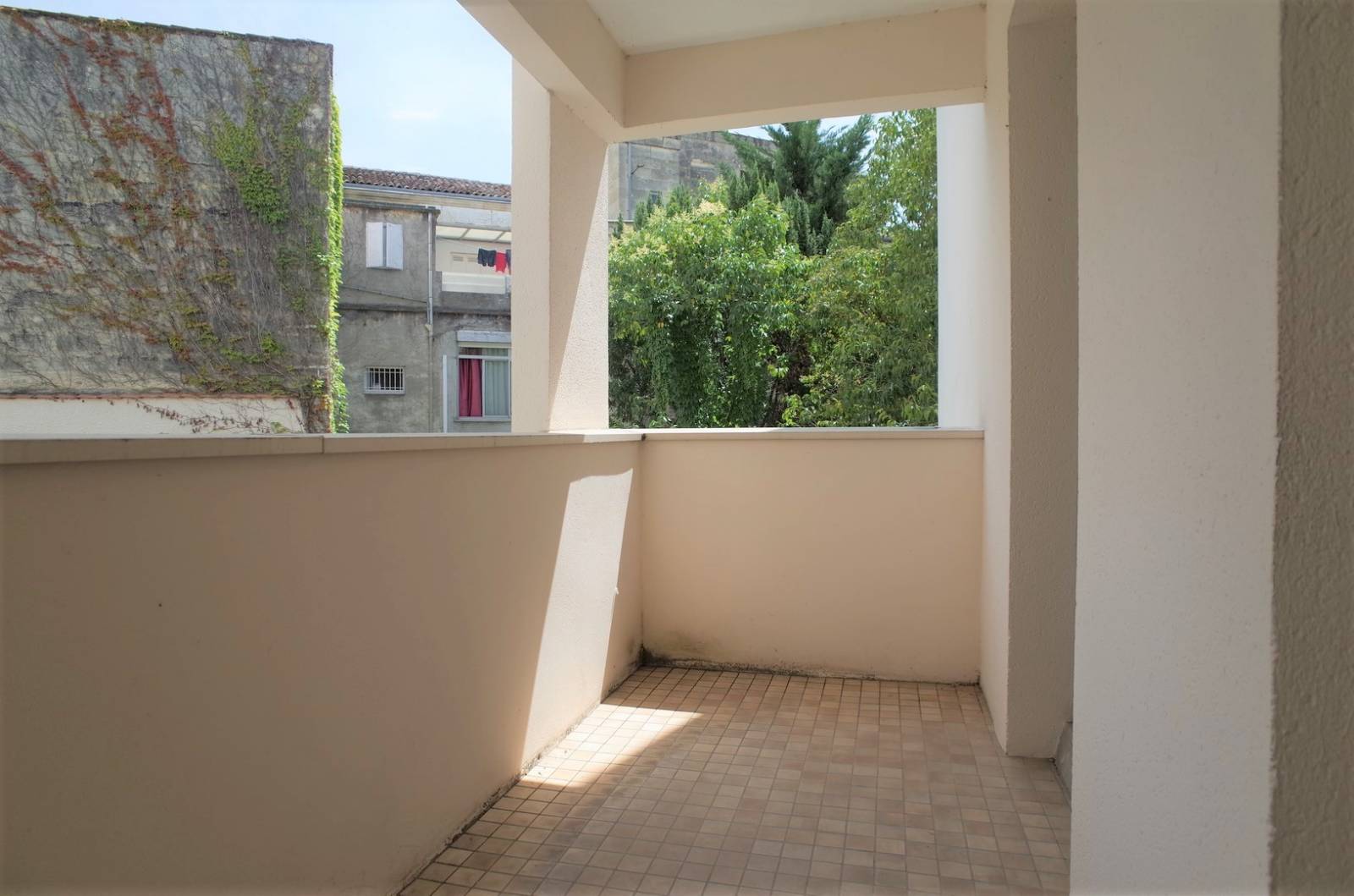 APPARTEMENT A LOUER AVEC CUISINE AMENAGEE ET EQUIPEE