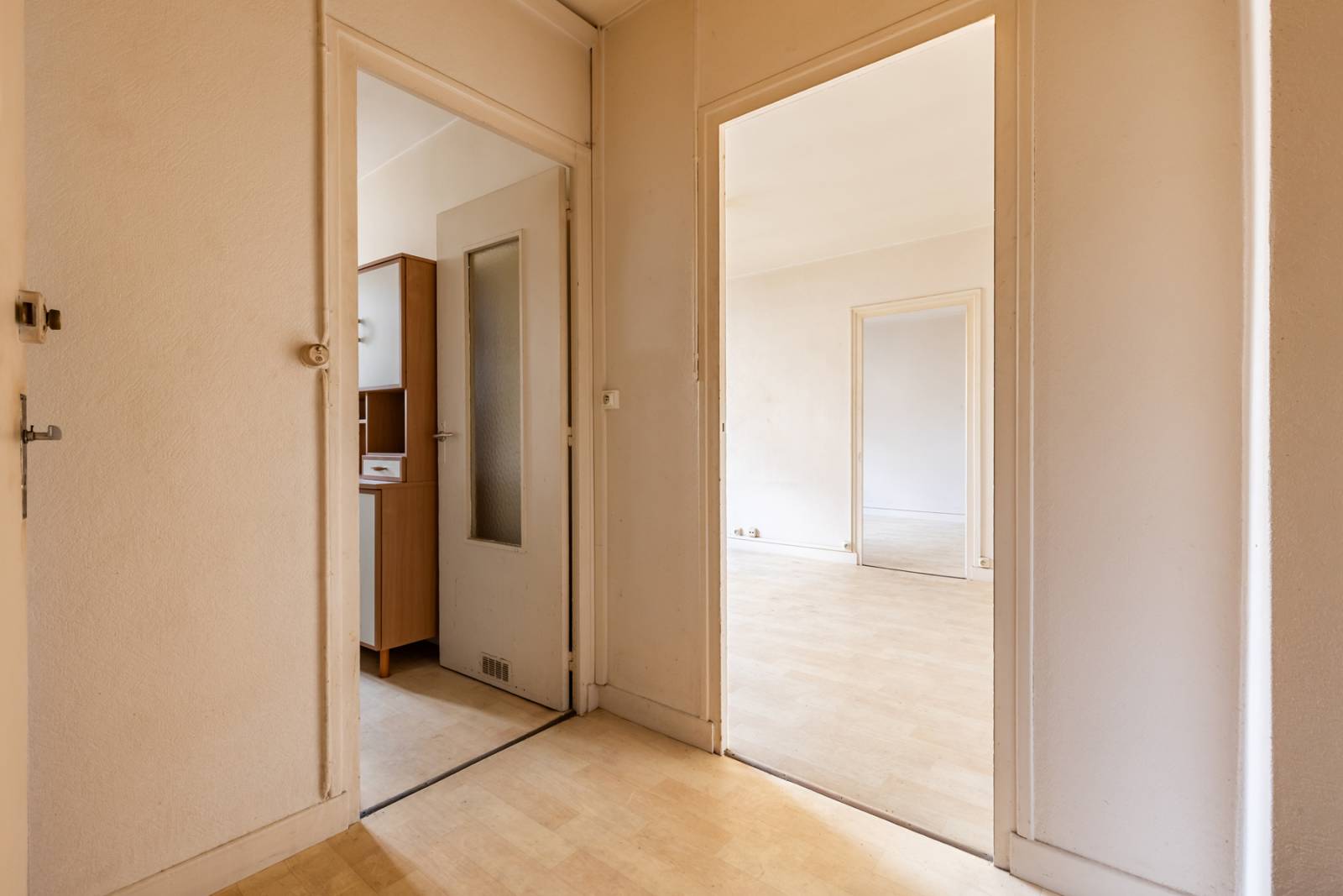 IMMEUBLE BORDEAUX SAINT-SEURIN COMPRENANT 6 APPARTEMENTS DEUX PIECES ET 6 GARAGES