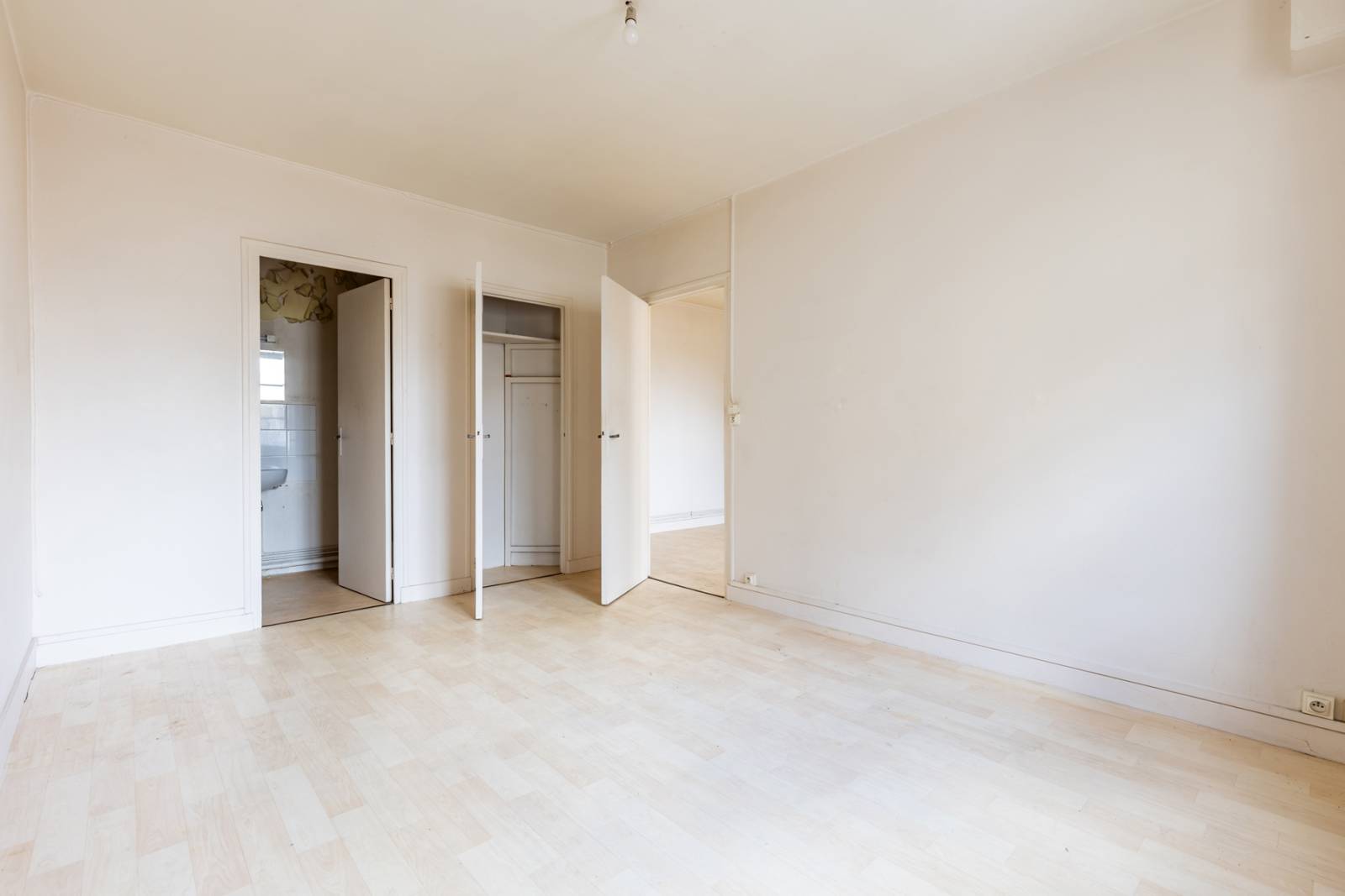 IMMEUBLE BORDEAUX SAINT-SEURIN COMPRENANT 6 APPARTEMENTS DEUX PIECES ET 6 GARAGES