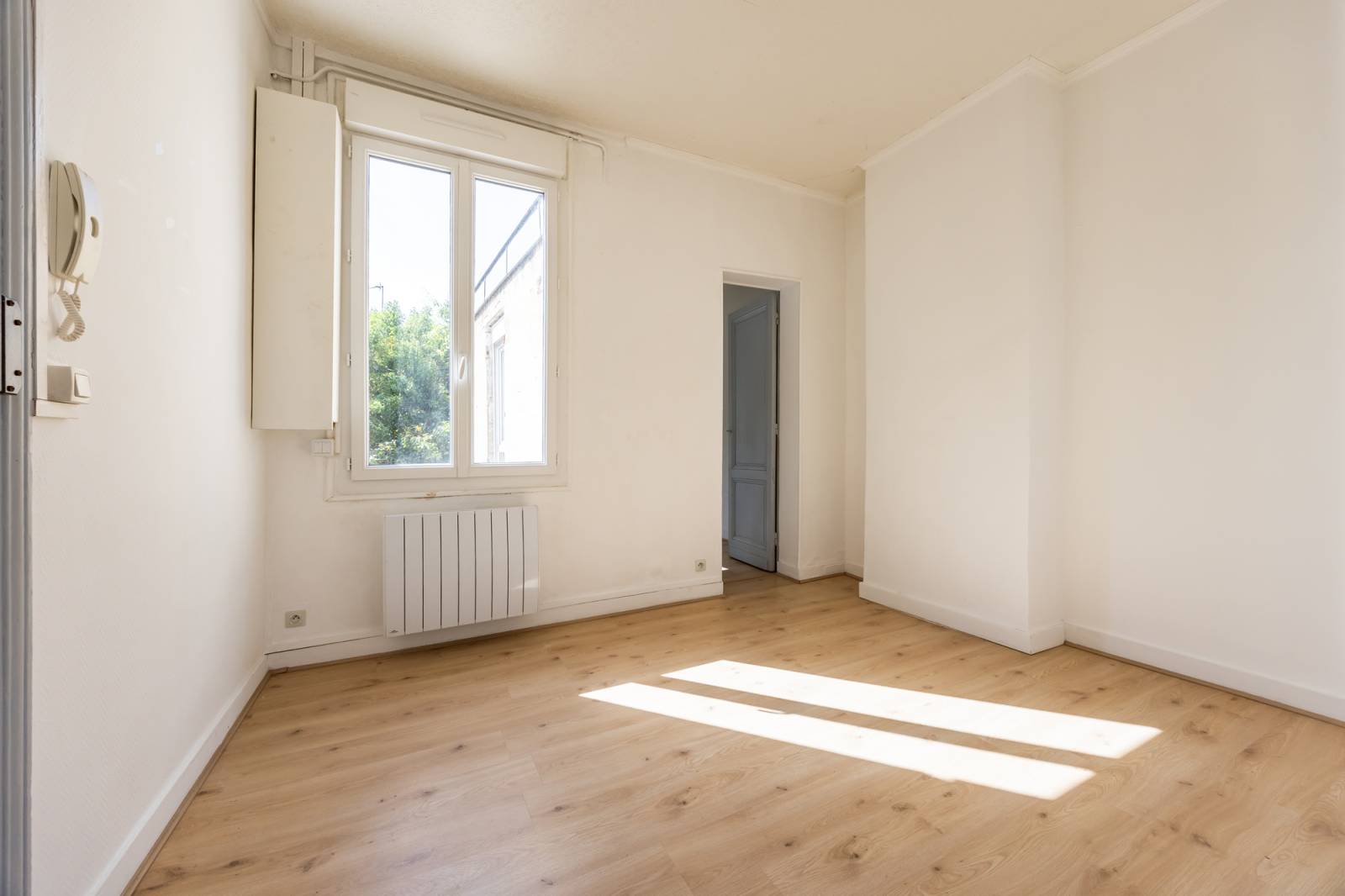 APPARTEMENT 2 PIECES IMMEUBLE EN PIERRE