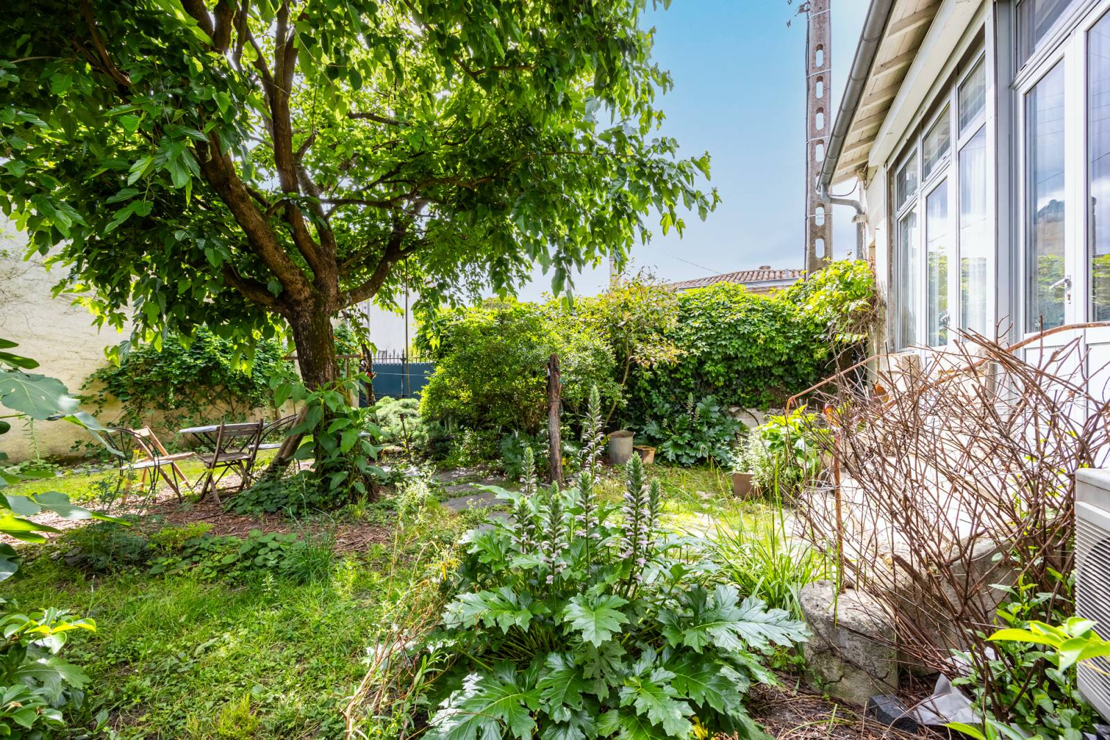 MAISON EN PIERRE AVEC JARDIN ET GARAGE