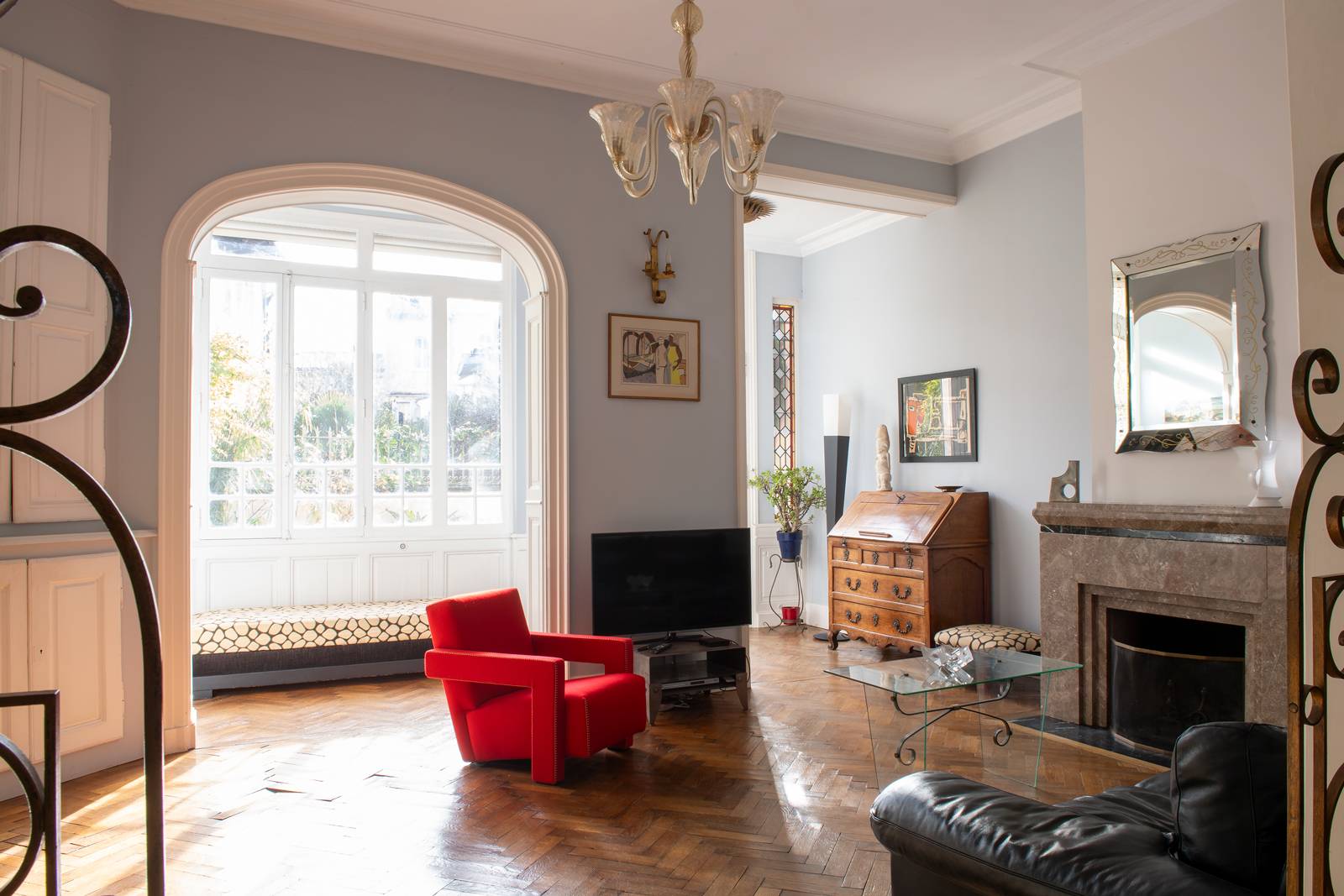 A VENDRE MAISON EN PIERRE 5 CHAMBRES JARDIN DE VILLE ET A L'ETAGE BELLE TERRASSE VUE SUR LES JARDINS