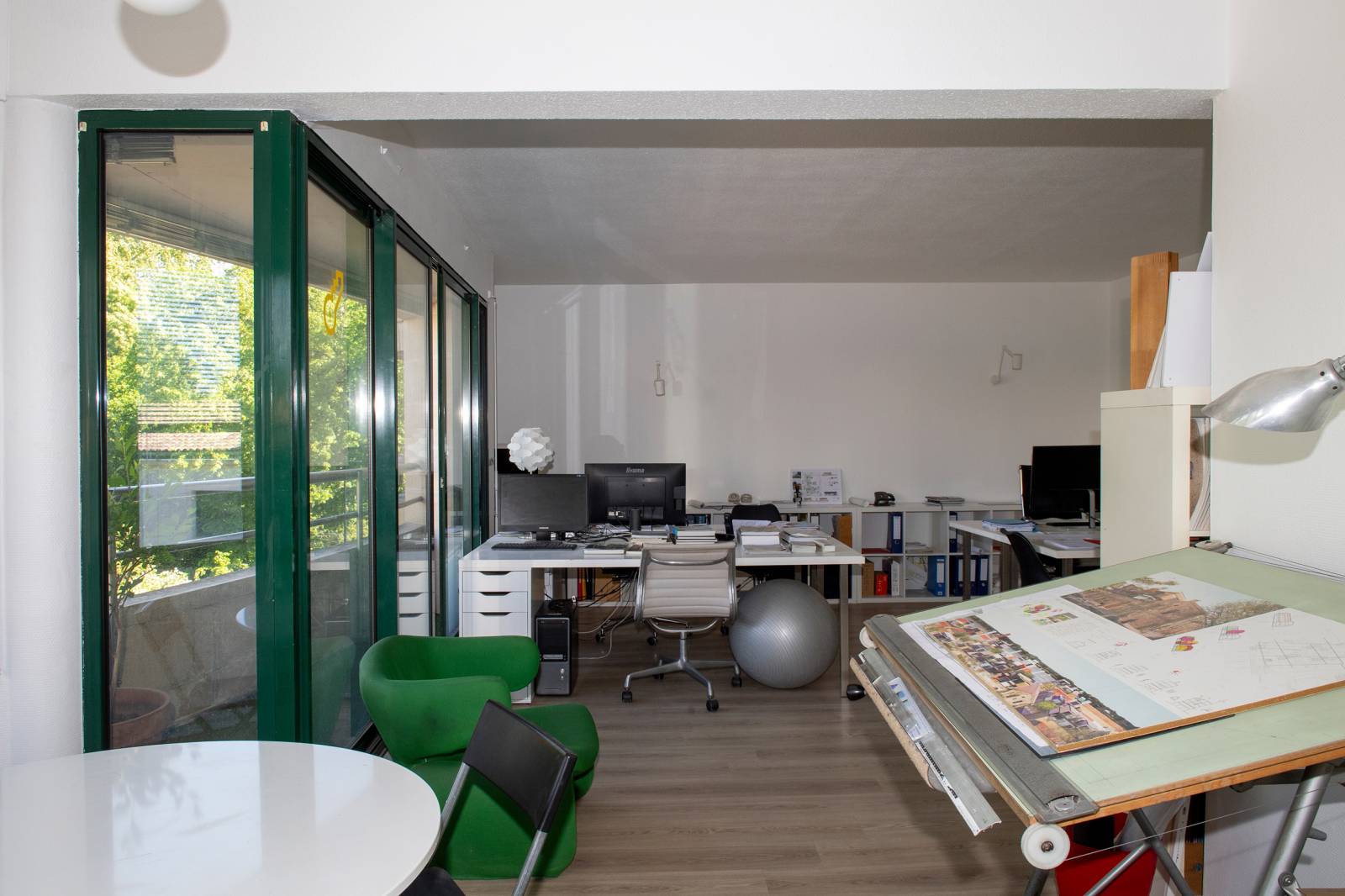 A VENDRE BORDEAUX PARC BORDELAIS APPARTEMENT / BUREAUX DANS UNE RESIDENCE AVEC ASCENSEUR ET VUE SUR LE PARC