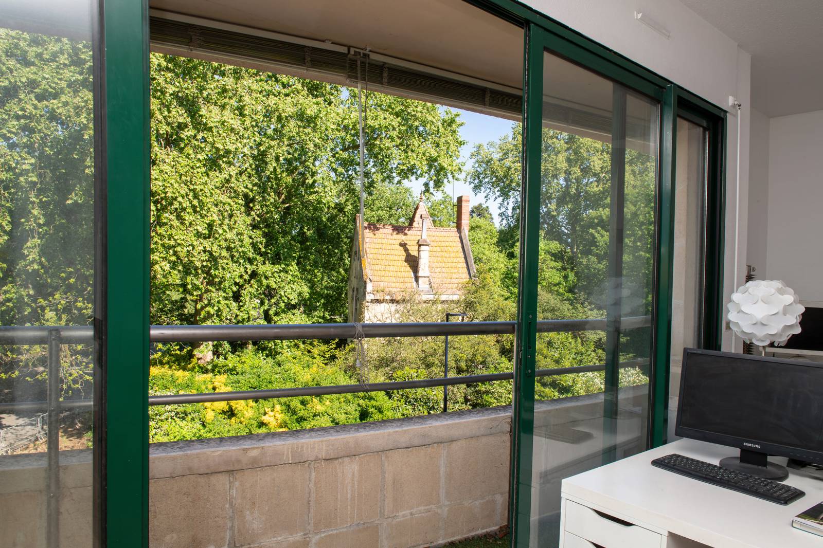 A VENDRE BORDEAUX PARC BORDELAIS APPARTEMENT / BUREAUX DANS UNE RESIDENCE AVEC ASCENSEUR ET VUE SUR LE PARC