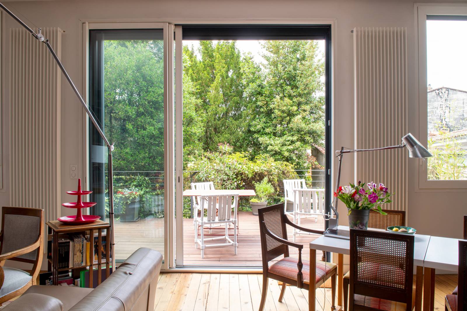 MAISON DANS RUE CALME AVEC TERRASSE