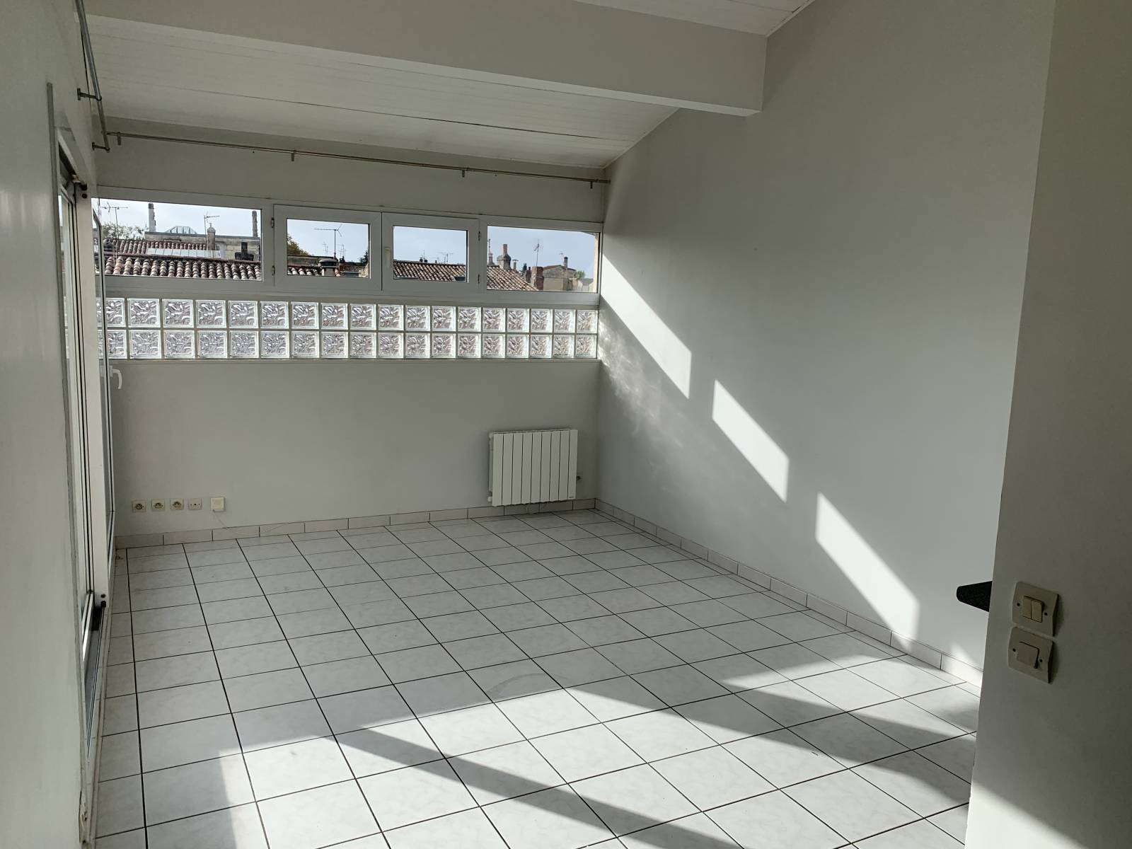 A LOUER APPARTEMENT T3 AVEC TERRASSE BORDEAUX - SAINT SEURIN 