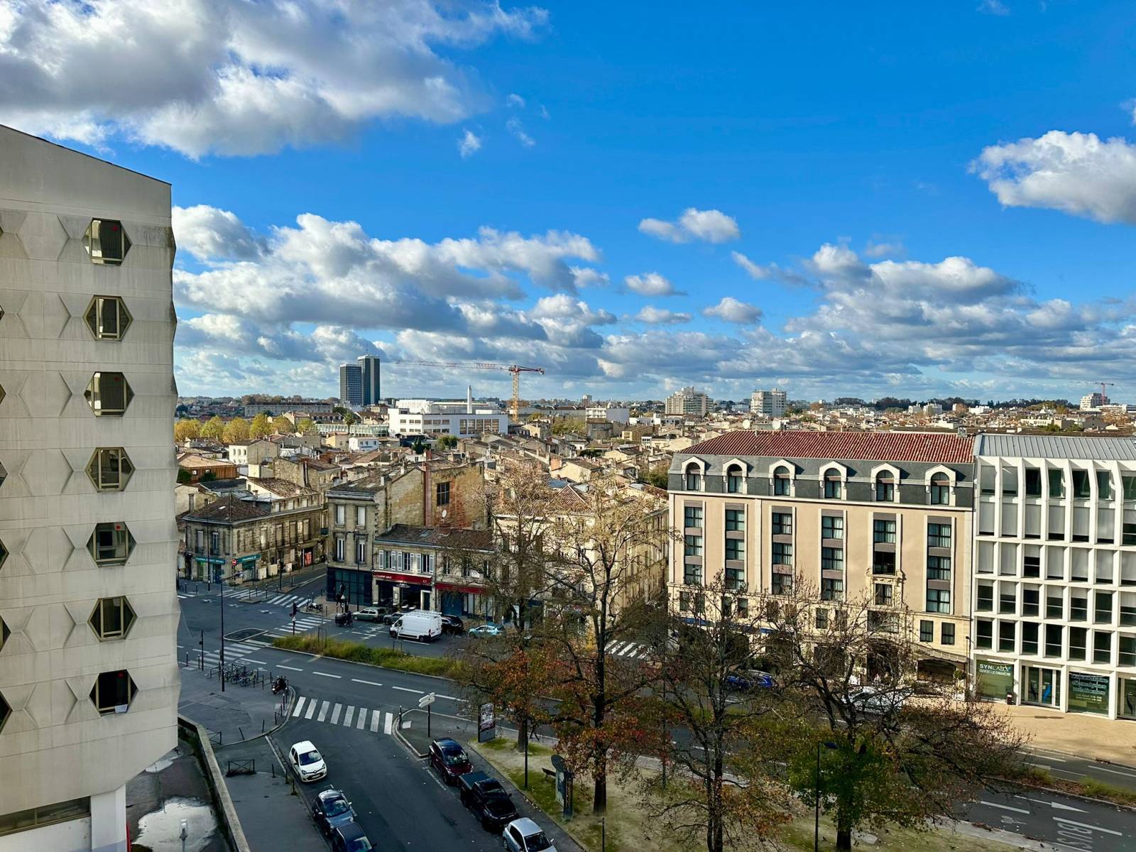 Location T3 Bordeaux Mériadeck – Appartement lumineux avec loggia et bureau