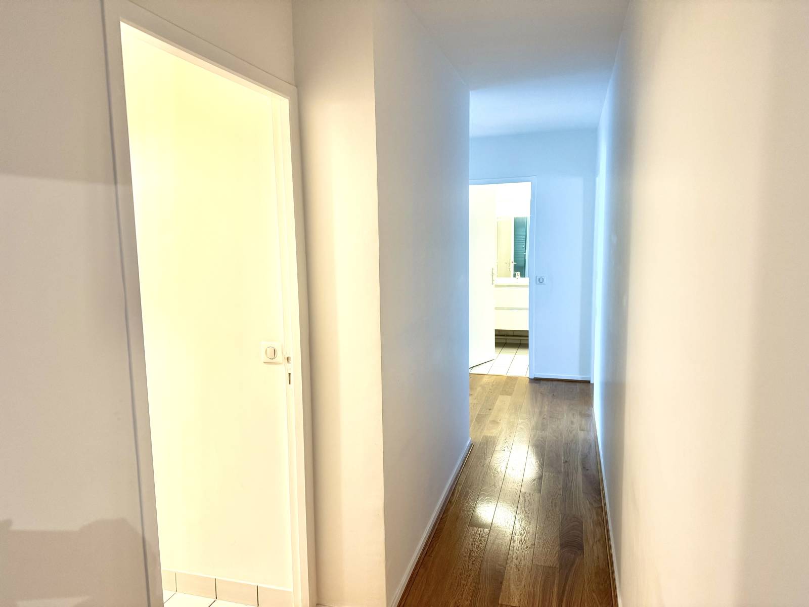 Location Grand T4 Bordeaux – Appartement lumineux avec terrasse, parking, cave et ascenseur