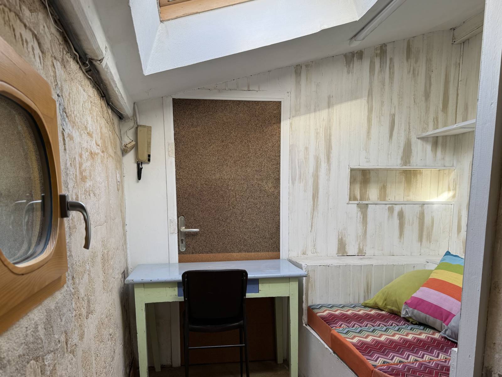 Appartement  T2-Bis - meublé de 53 m² avec poêle à bois et deux salles d’eau à louer à Bordeaux