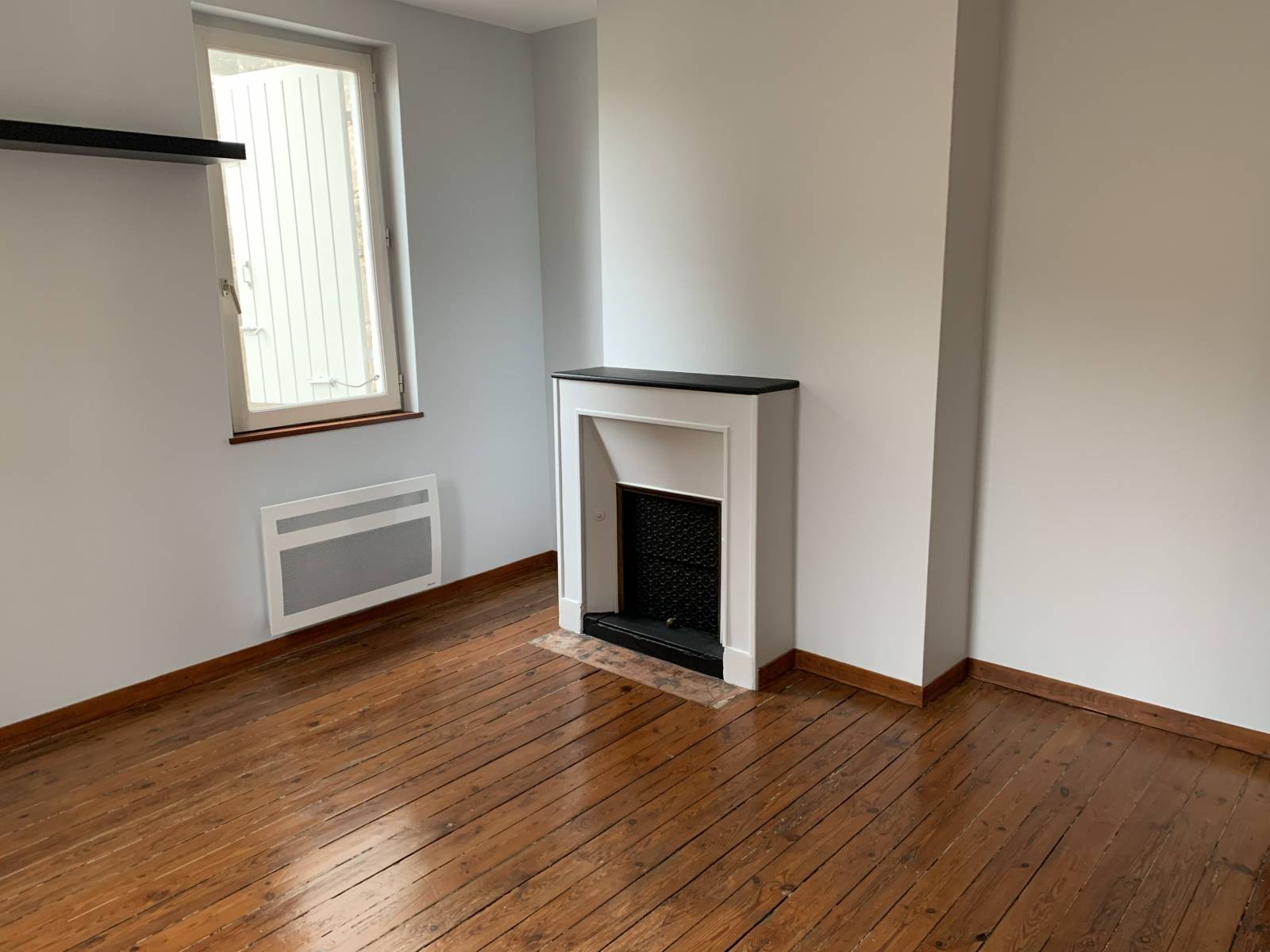 Chambre angle cheminée - 2 fenêtres