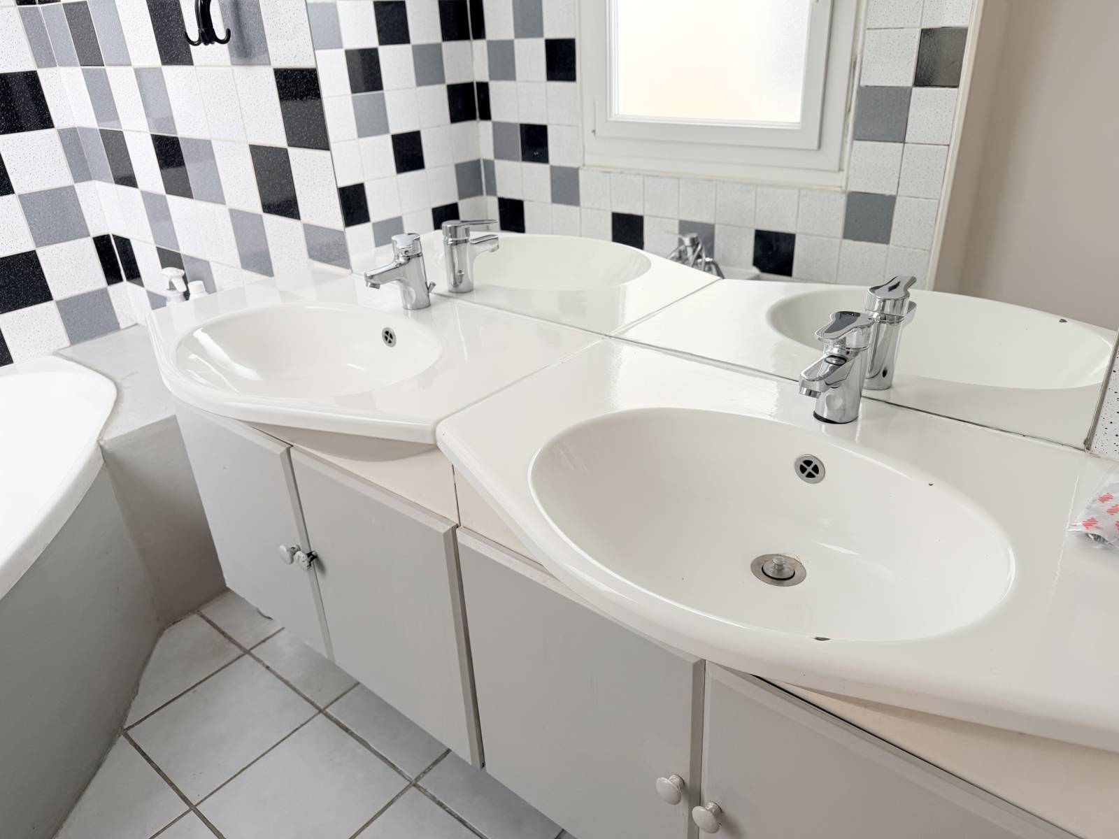 Location T3 meublé 91 m² à Bordeaux – Charme de l’ancien – Cours de la Martinique