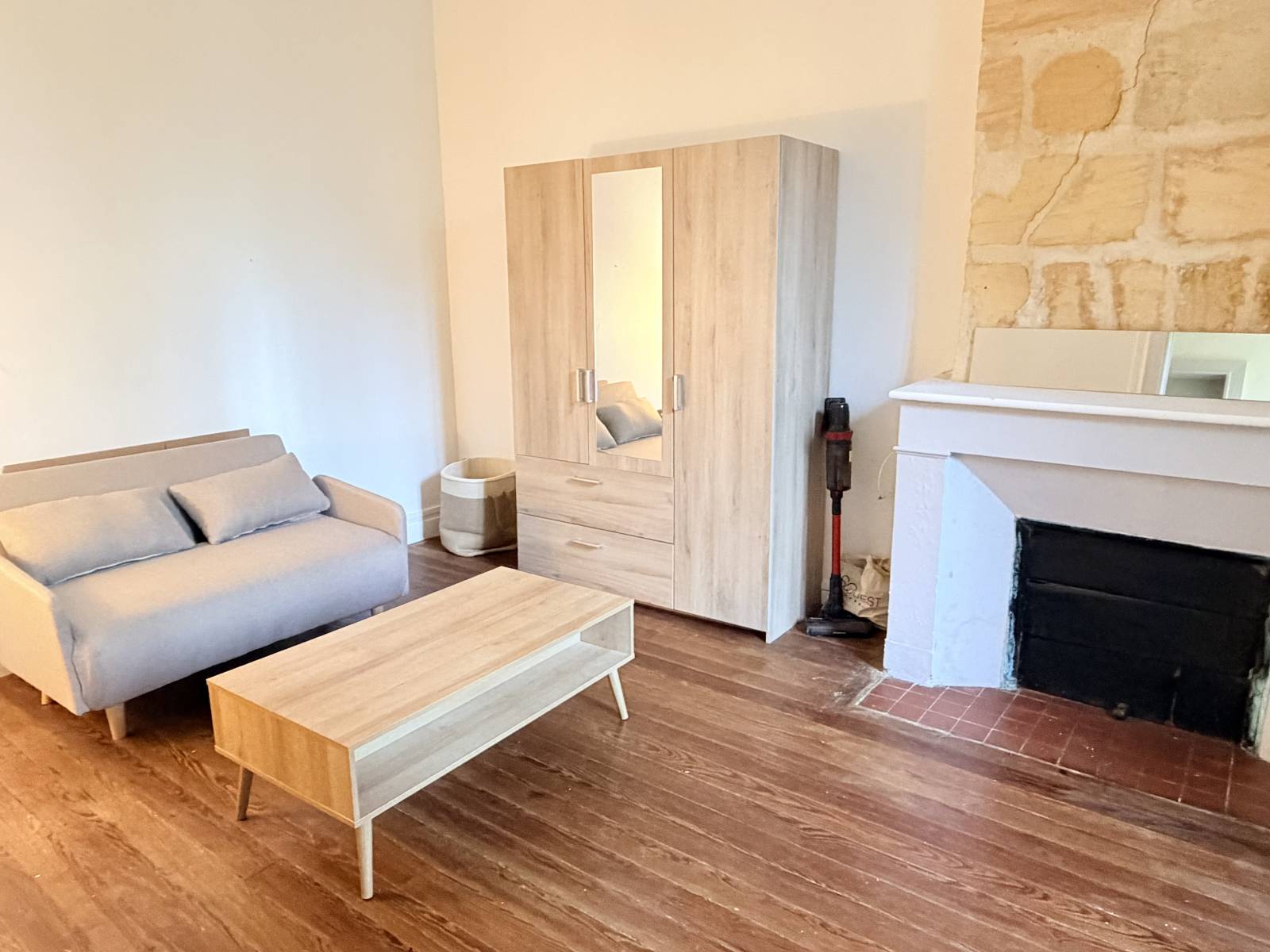 A LOUER STUDIO BORDEAUX - SAINT SEURIN MEUBLE