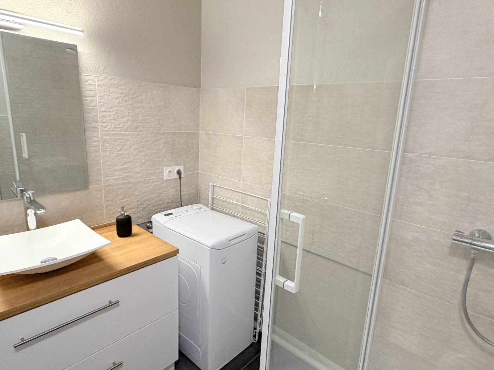Location T1 meublé Bordeaux 33200 – Résidence sécurisée avec parking – 830 €/mois