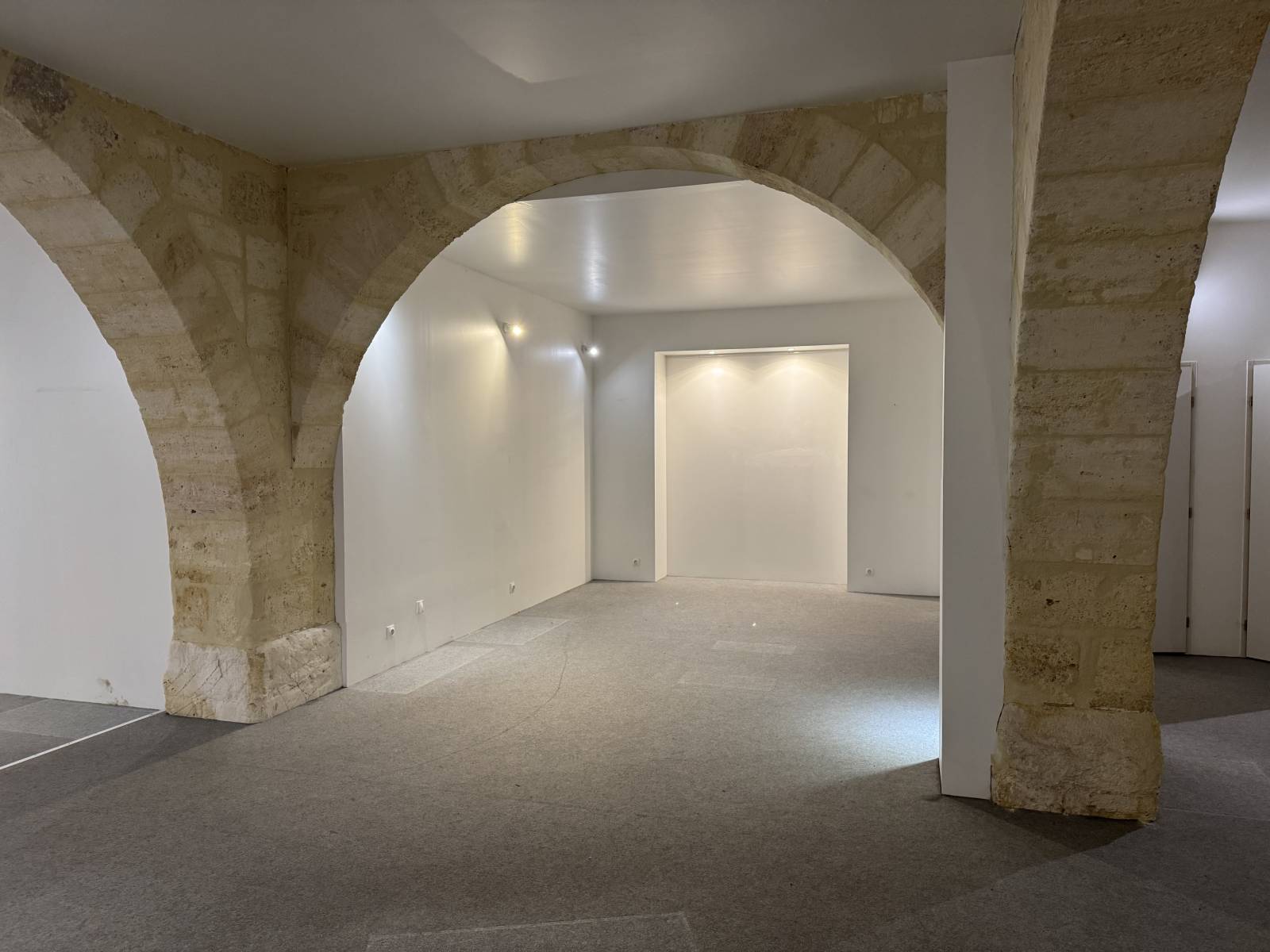 Local Commercial d'Exception 133m² - Chais Réhabilité - Bordeaux Centre