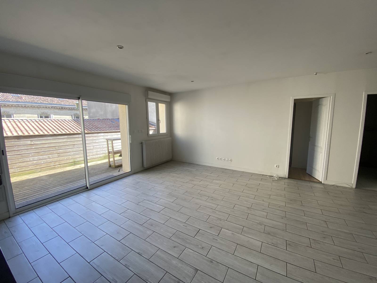 A LOUER APPARTEMENT T2 TERRASSE BORDEAUX - CHARTRONS 