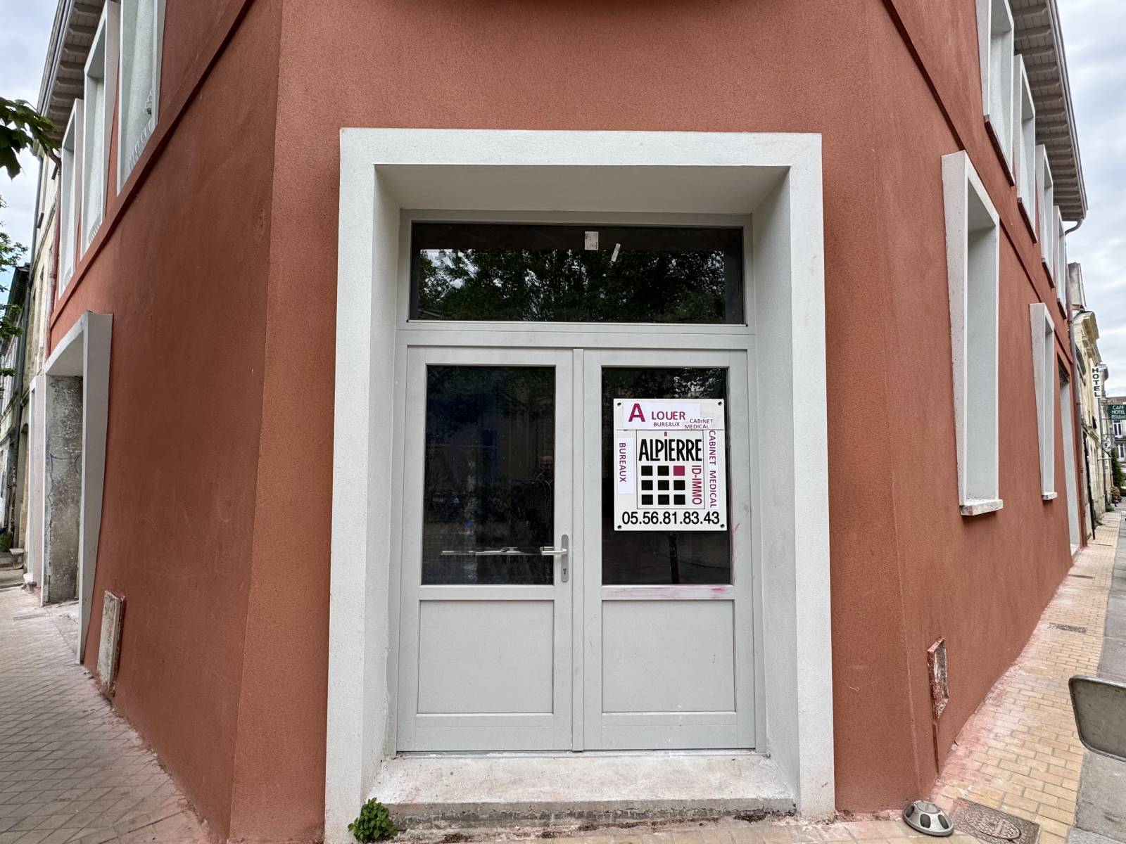 À LOUER – Local professionnel au cœur des Capucins / Place André Meunier – 180 m2