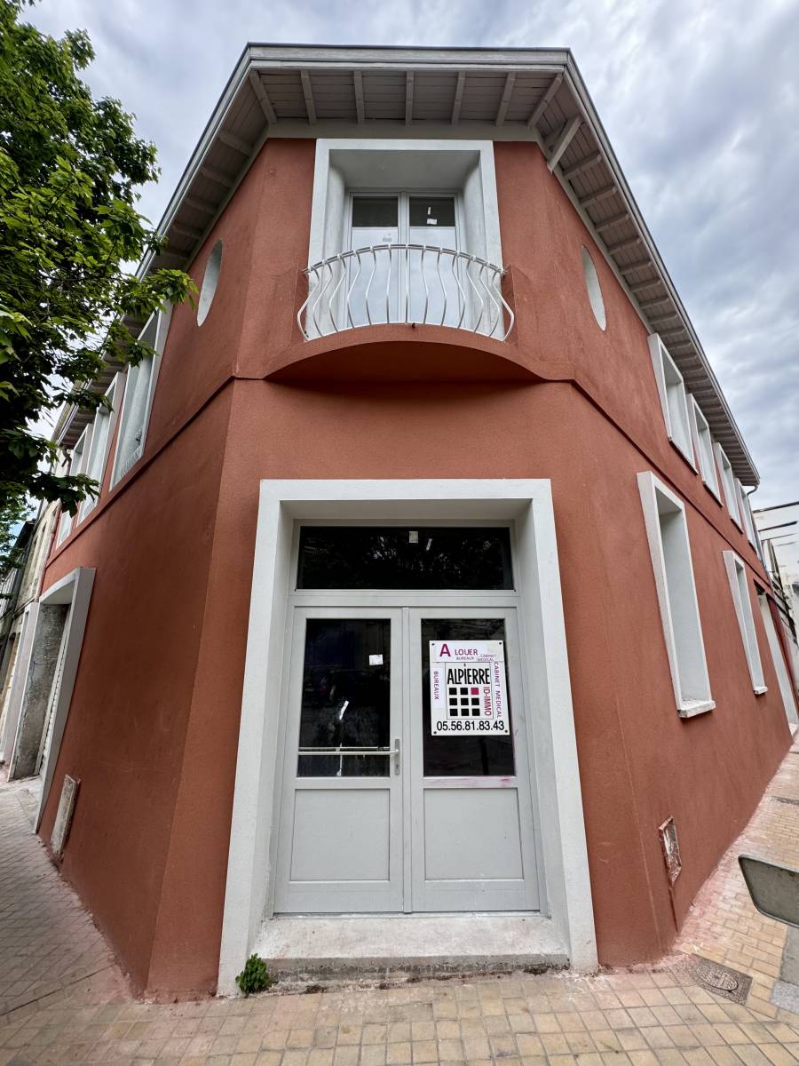 À LOUER – Local professionnel au cœur des Capucins / Place André Meunier – 180 m2