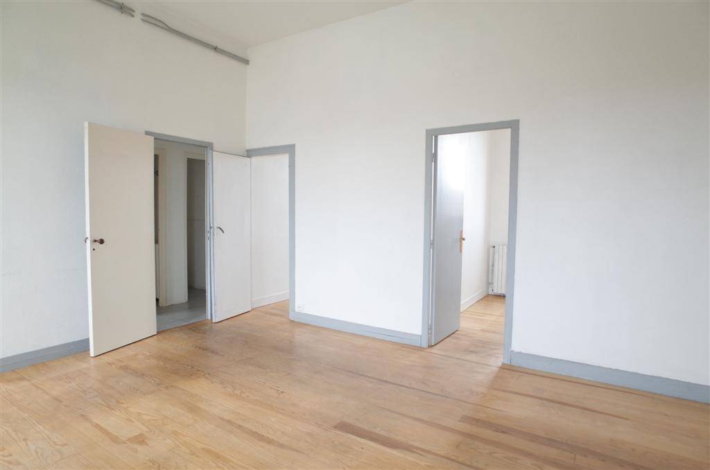 A LOUER BORDEAUX CHARTRONS T2 BIS DANS IMMEUBLE EN PIERRE