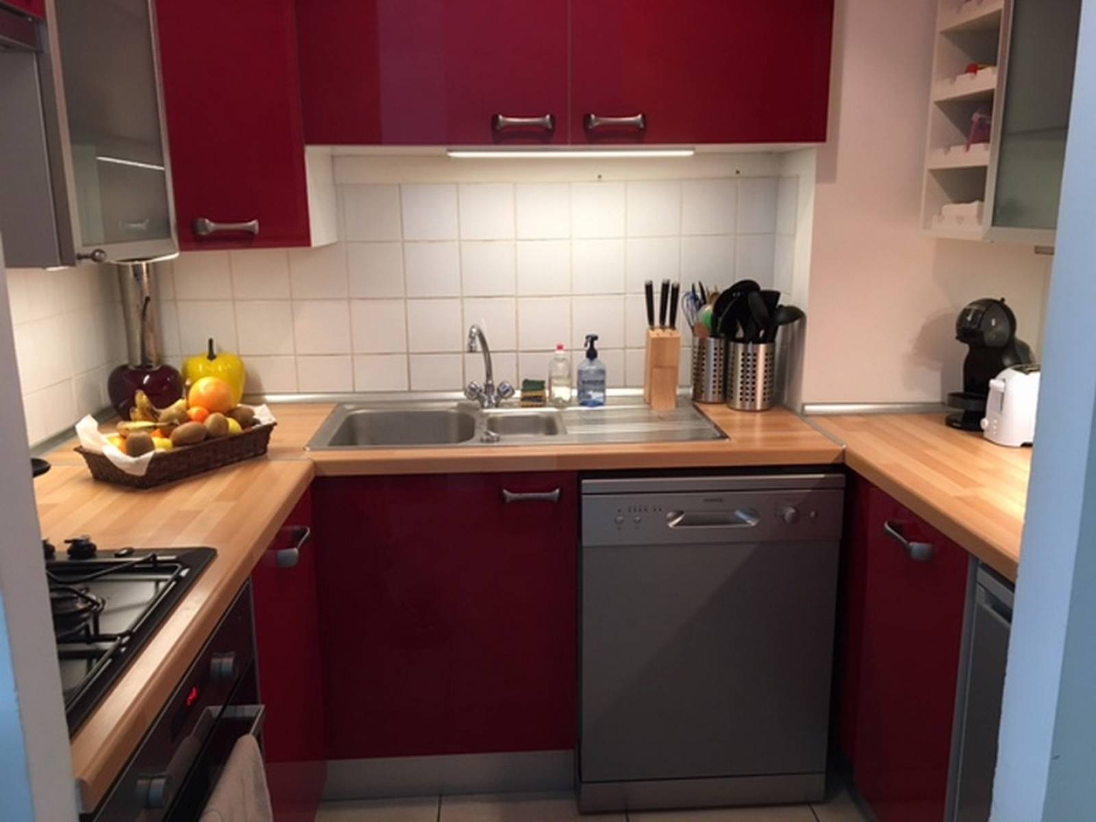 A LOUER MAISON AVEC CUISINE AMENAGEE ET EQUIPEE