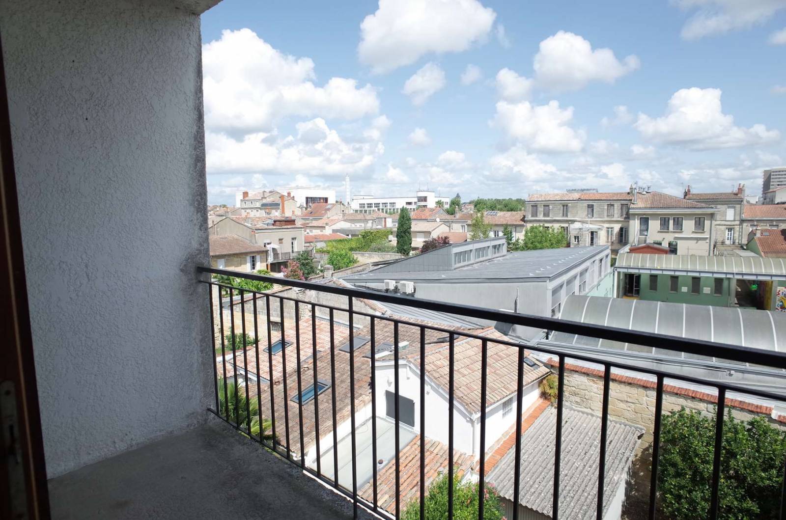STUDIO A LOUER MEUBLE AVEC BALCON