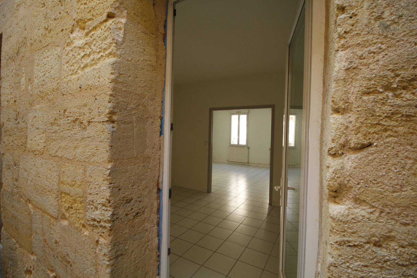 BORDEAU A VENDRE APPARTEMENT AVEC EXTERIEUR