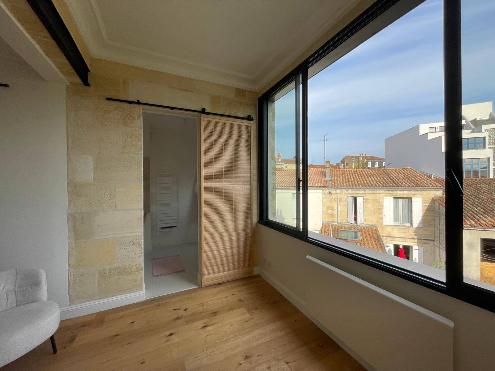 Maison de standing, entièrement rénovée, 4 chambres, un souplex aménagé, jardin, quartier Croix Blanche