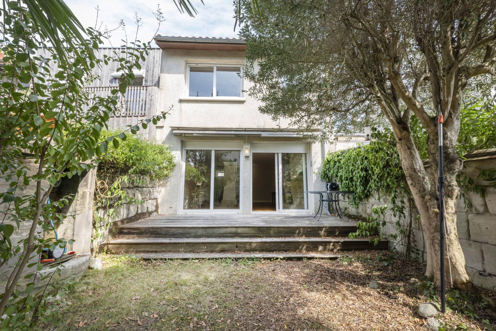 MAISON EN PIERRE A VENDRE AVEC JARDIN A BORDEAUX CENTRE