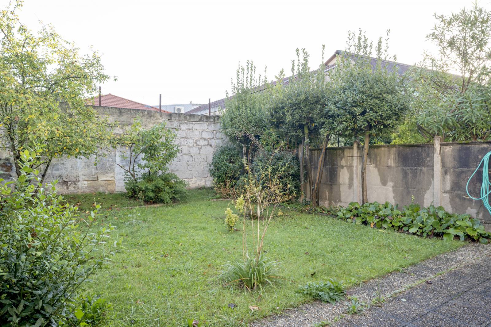 <h8> MAISON EN PIRRE AVEC JARDIN 4 CHAMBRES ORNANO SAINT GENES