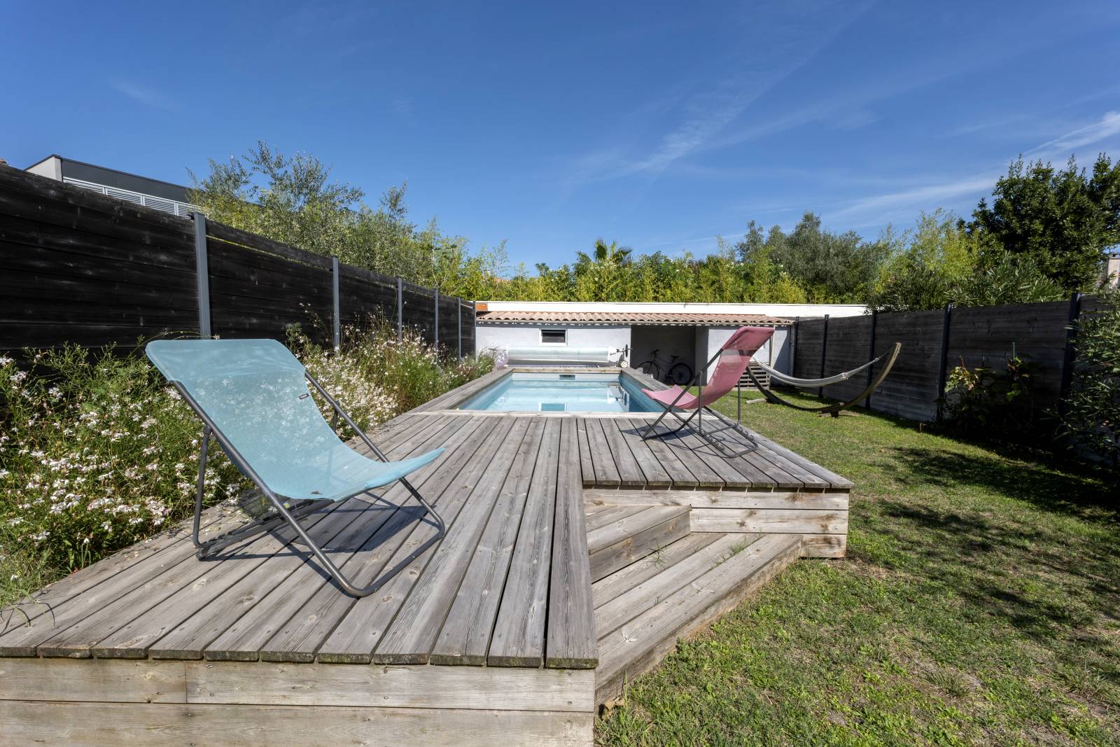 MAISON PARC BORDELAIS AVEC JARDIN ET PISCINE