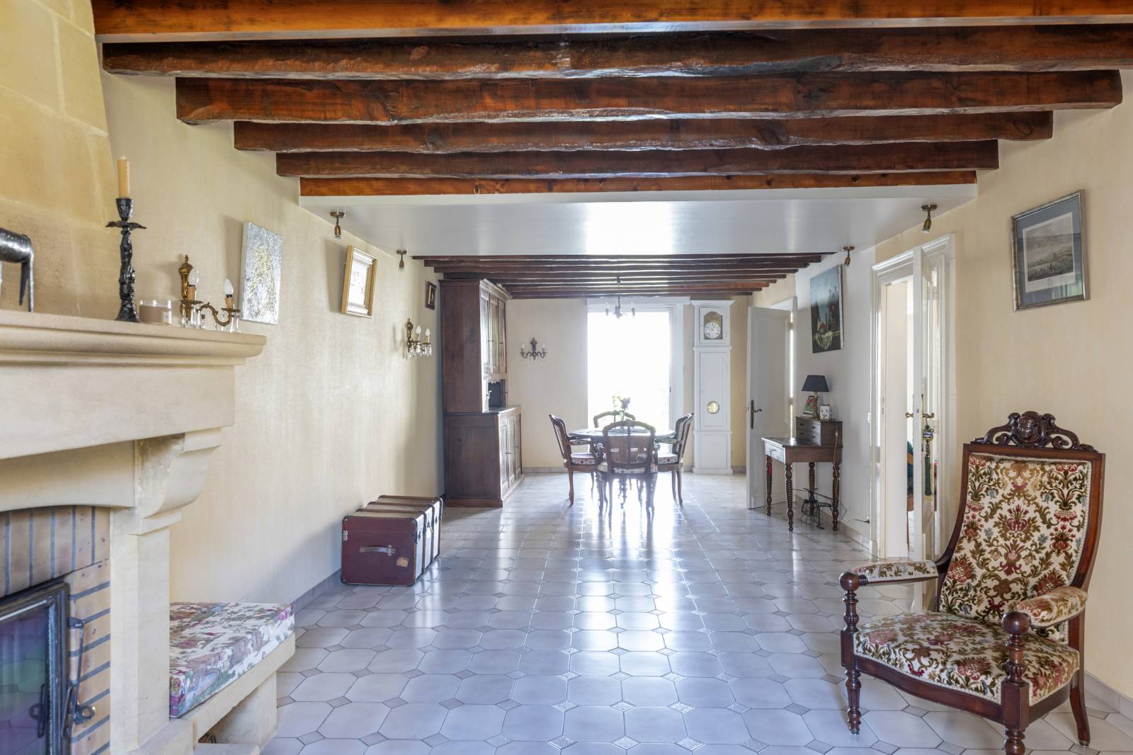 <h6> MAISON BARRIERE DE PESSAC JARDIN PISCINE </h6>