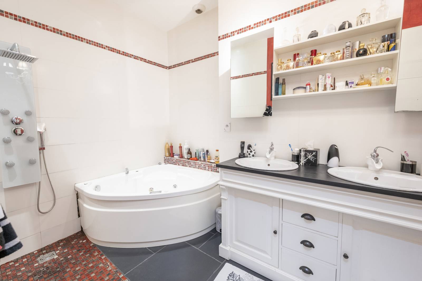 Bordeaux à vendre appartement 3 chambres dans immeuble en pierre bordelaise