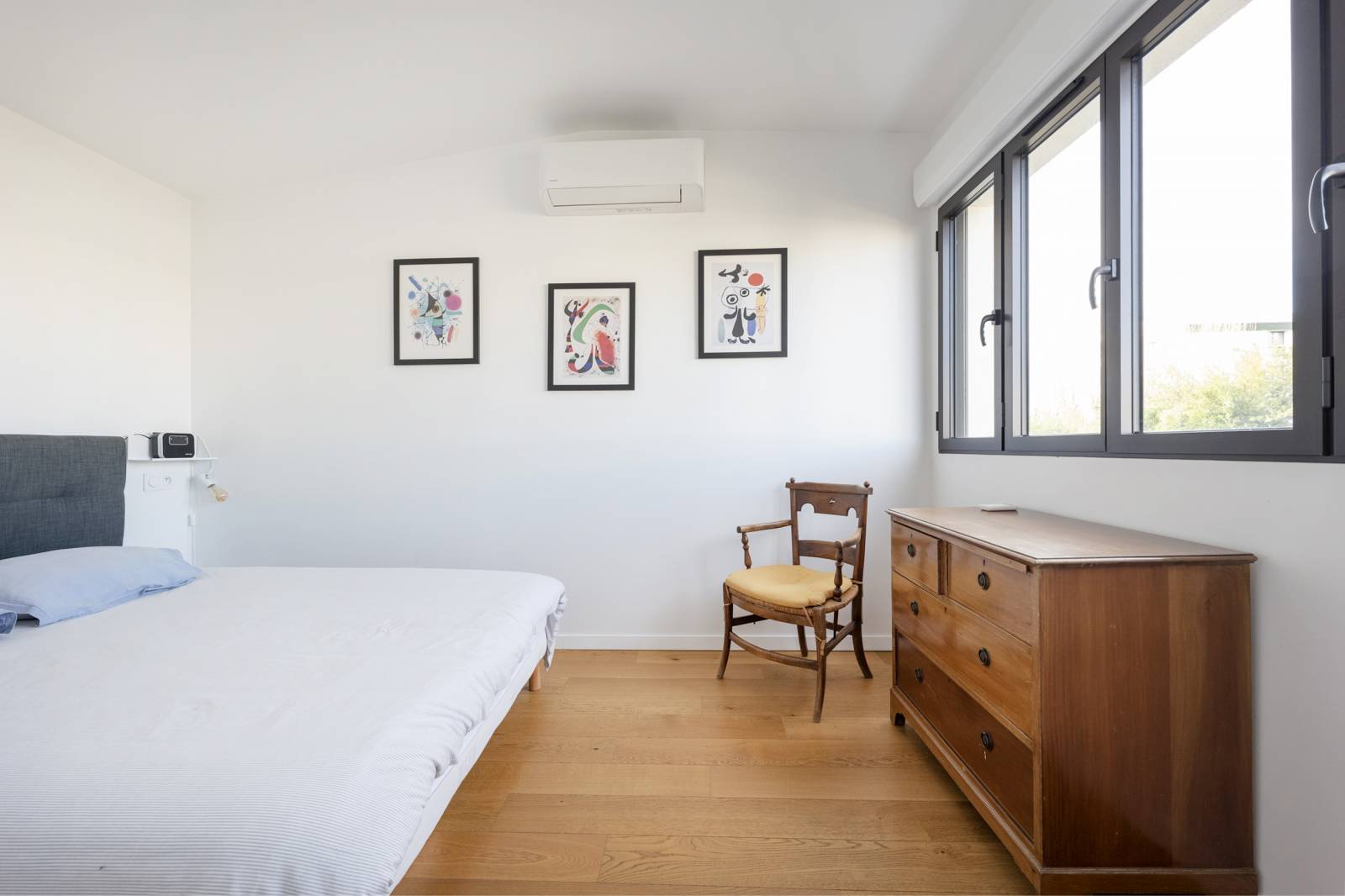 Maison rénovée, garage, jardin et piscine, 4 chambres proche école et transport