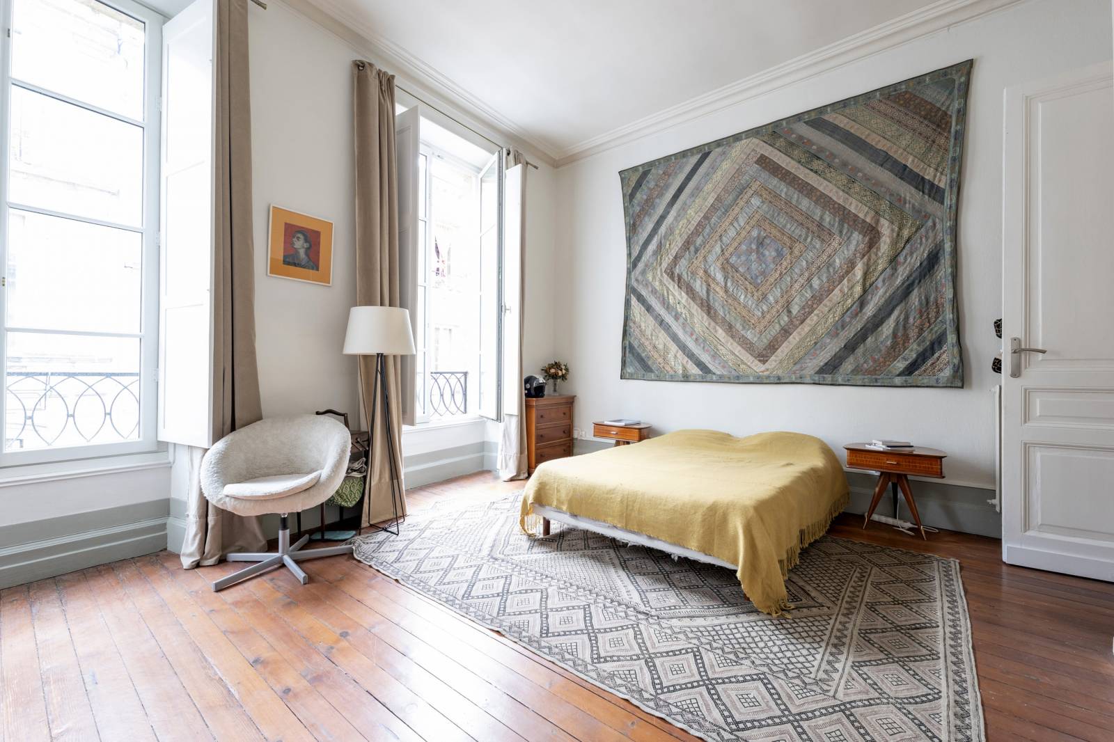 a vendre appartement trois pièces bordeaux quartier saint-michel immeuble en pierre ancien