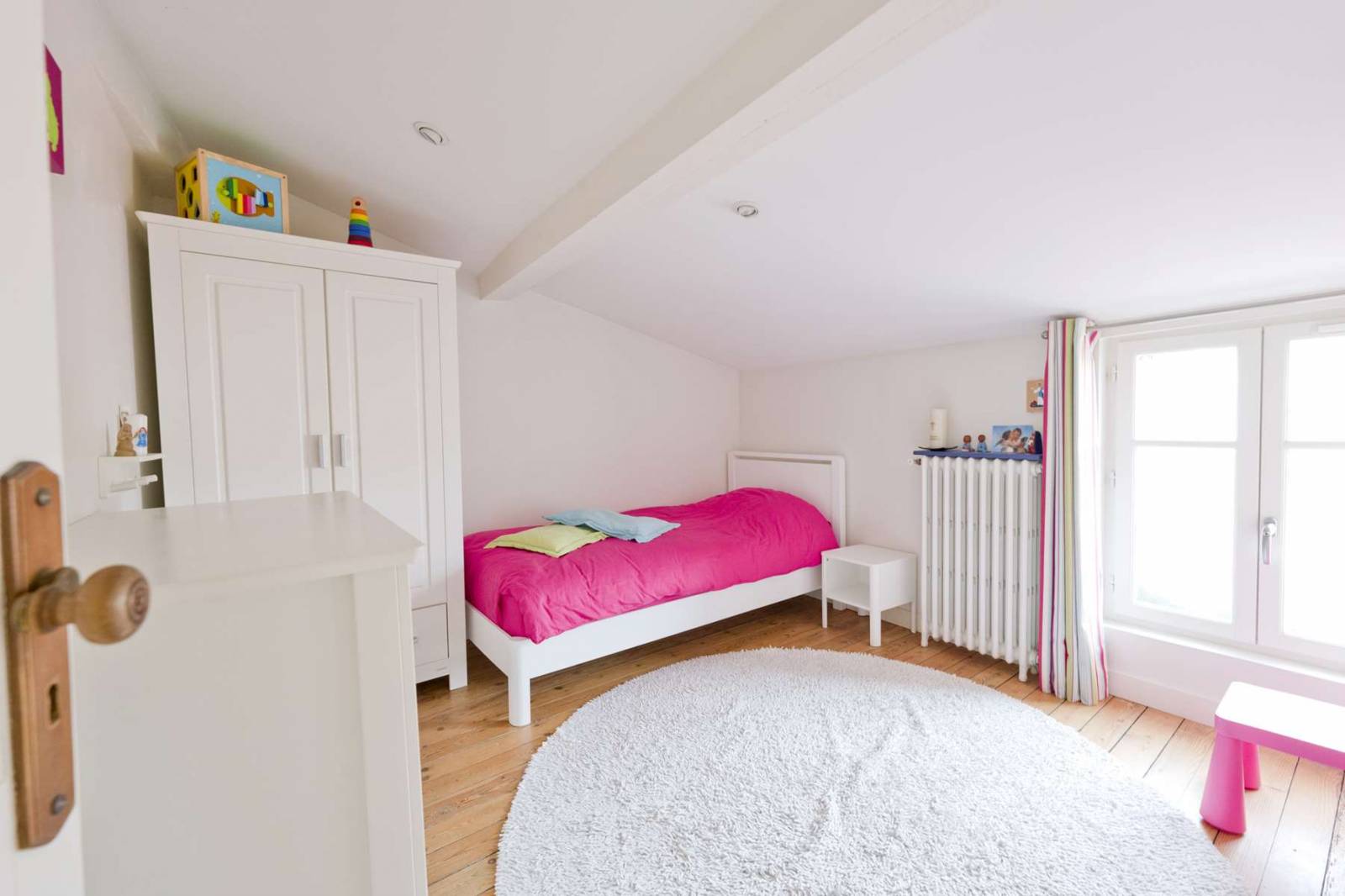 MAISON ATYPIQUE A VENDRE AVEC UNE SALLE DE BAIN ET UNE SALLE D'EAU