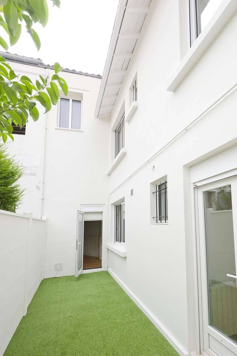 MAISON ATYPIQUE A VENDRE AVEC EXTERIEUR