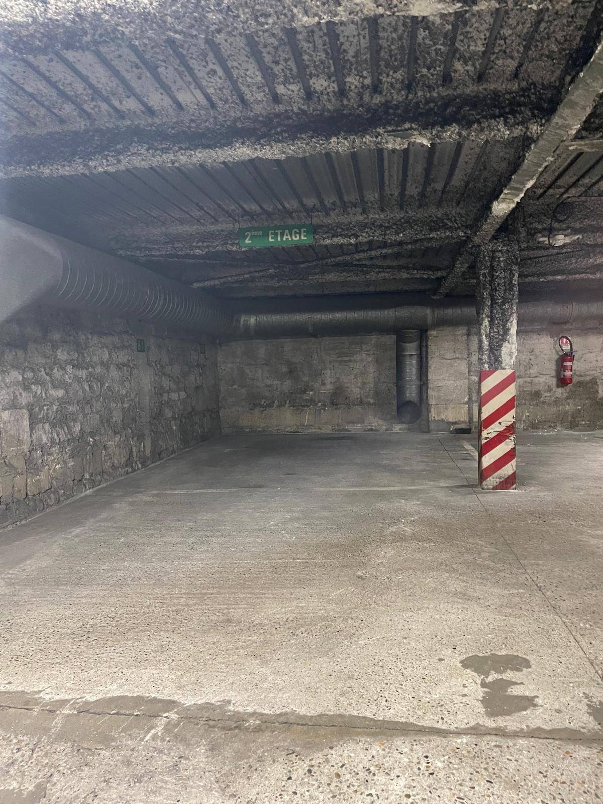 LOT 2 PLACES DE PARKING