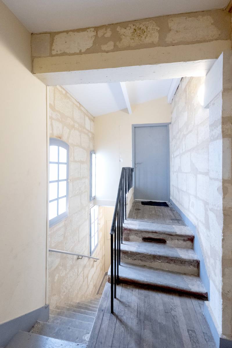 A VENDRE BORDEAUX CENTRE T1 STUDIO UNE PIECE ANCIEN IMMEUBLE EN PIERRE