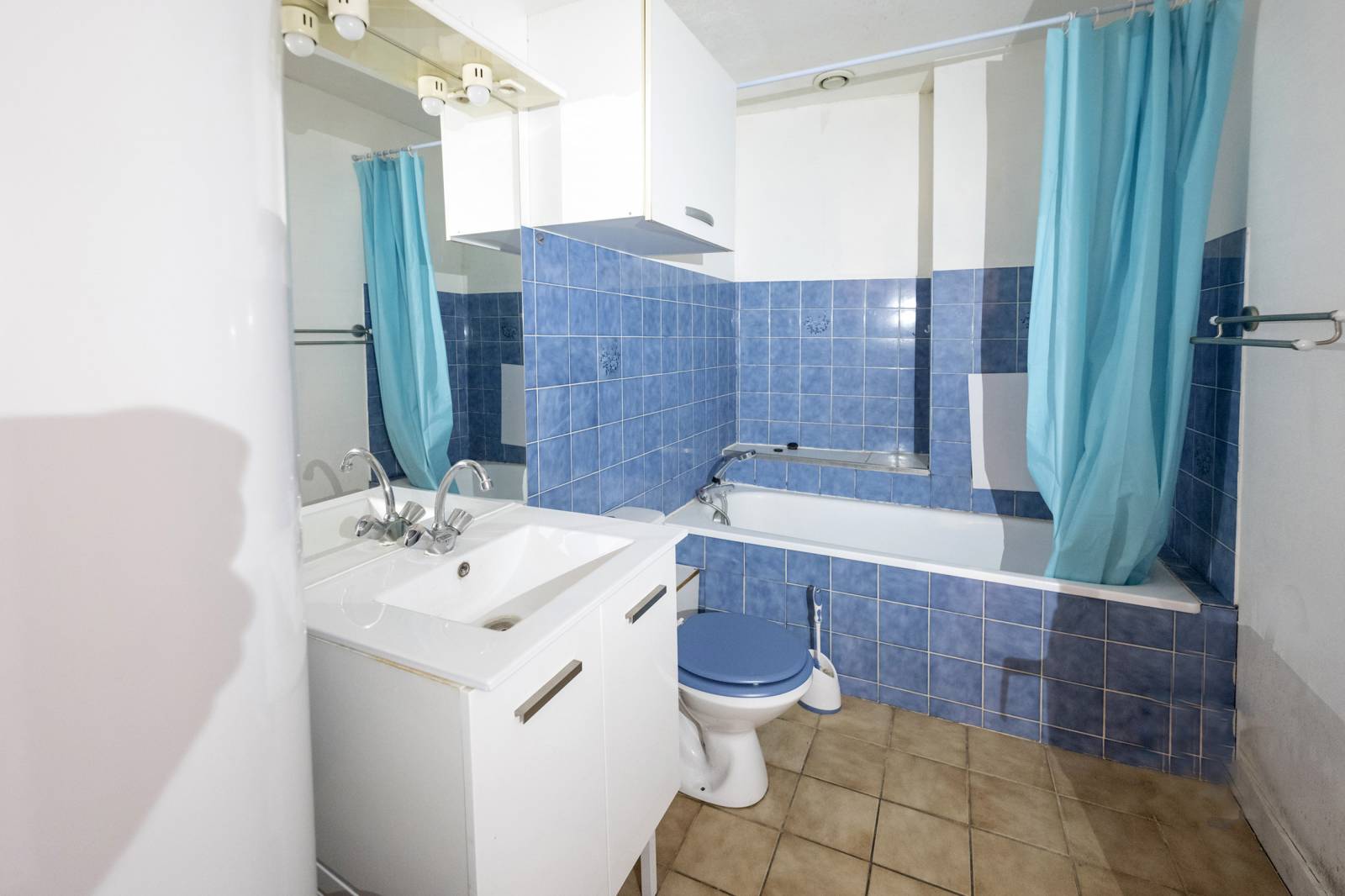 A VENDRE STUDIO DANS LE CENTRE DE BORDEAUX T1 CENTRE VILLE ANCIEN DERNIER ETAGE SAINT-PIERRE