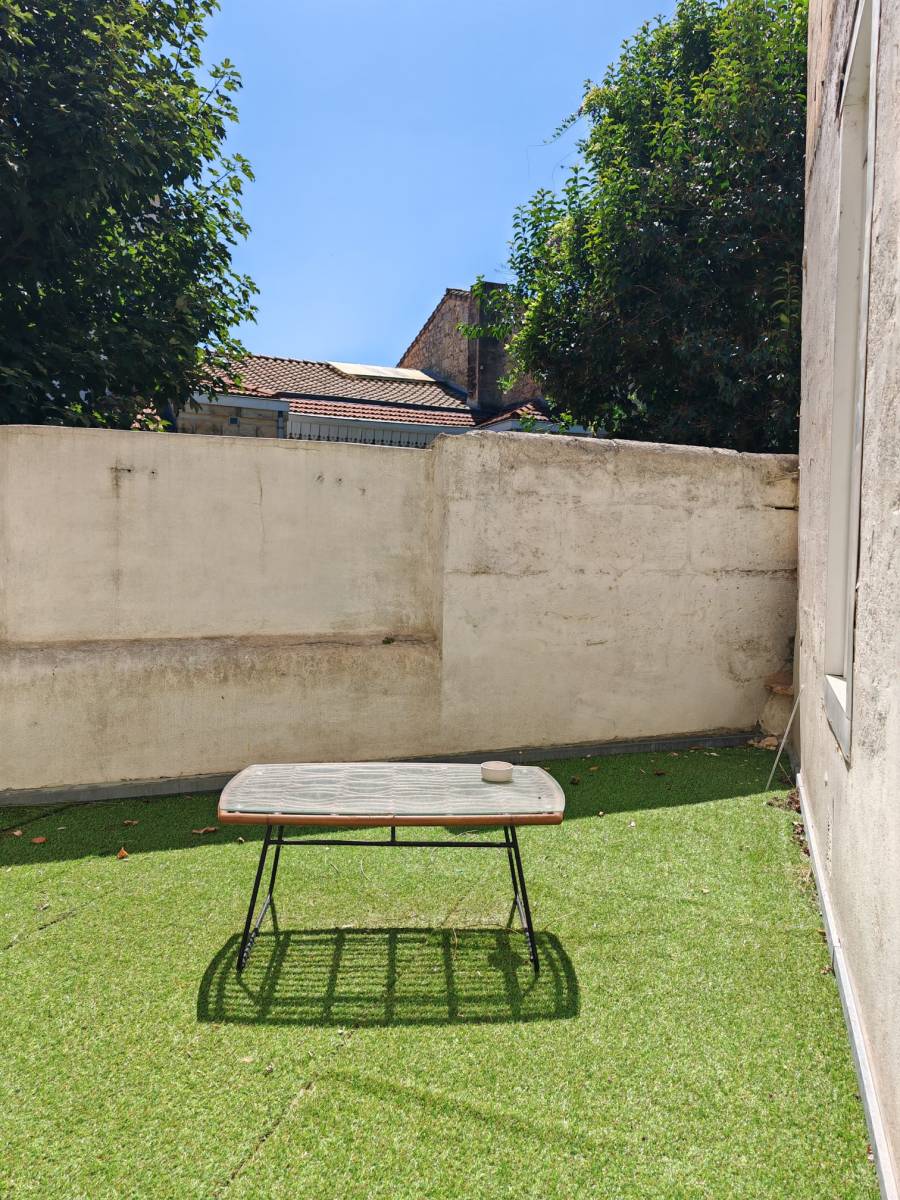 APPARTEMENT SAINT GENES AVEC TERRASSE