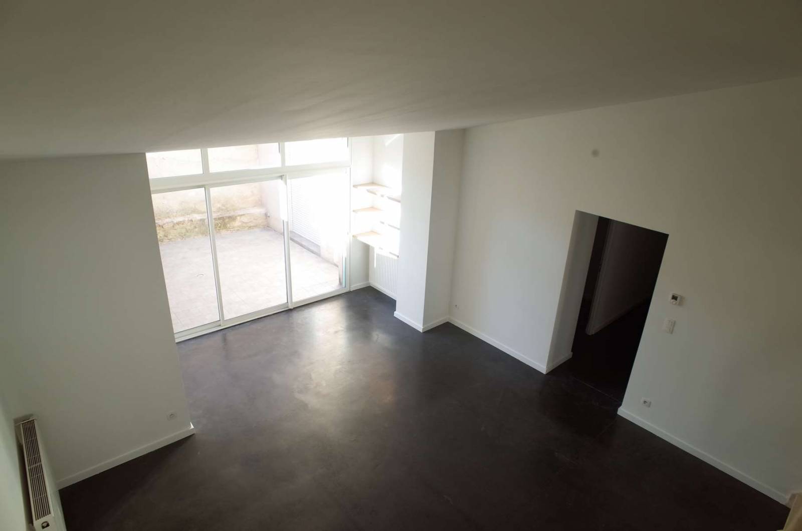 A louer maison grand séjour + mezzanine 3 chambres