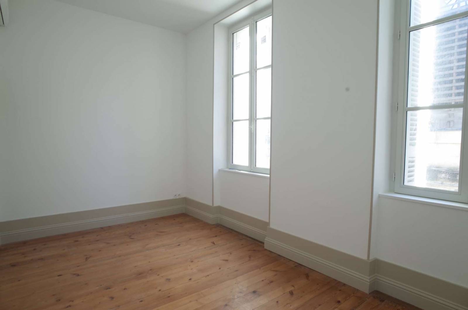 A LOUER APPARTEMENT T3 BORDEAUX - CHARTRONS 