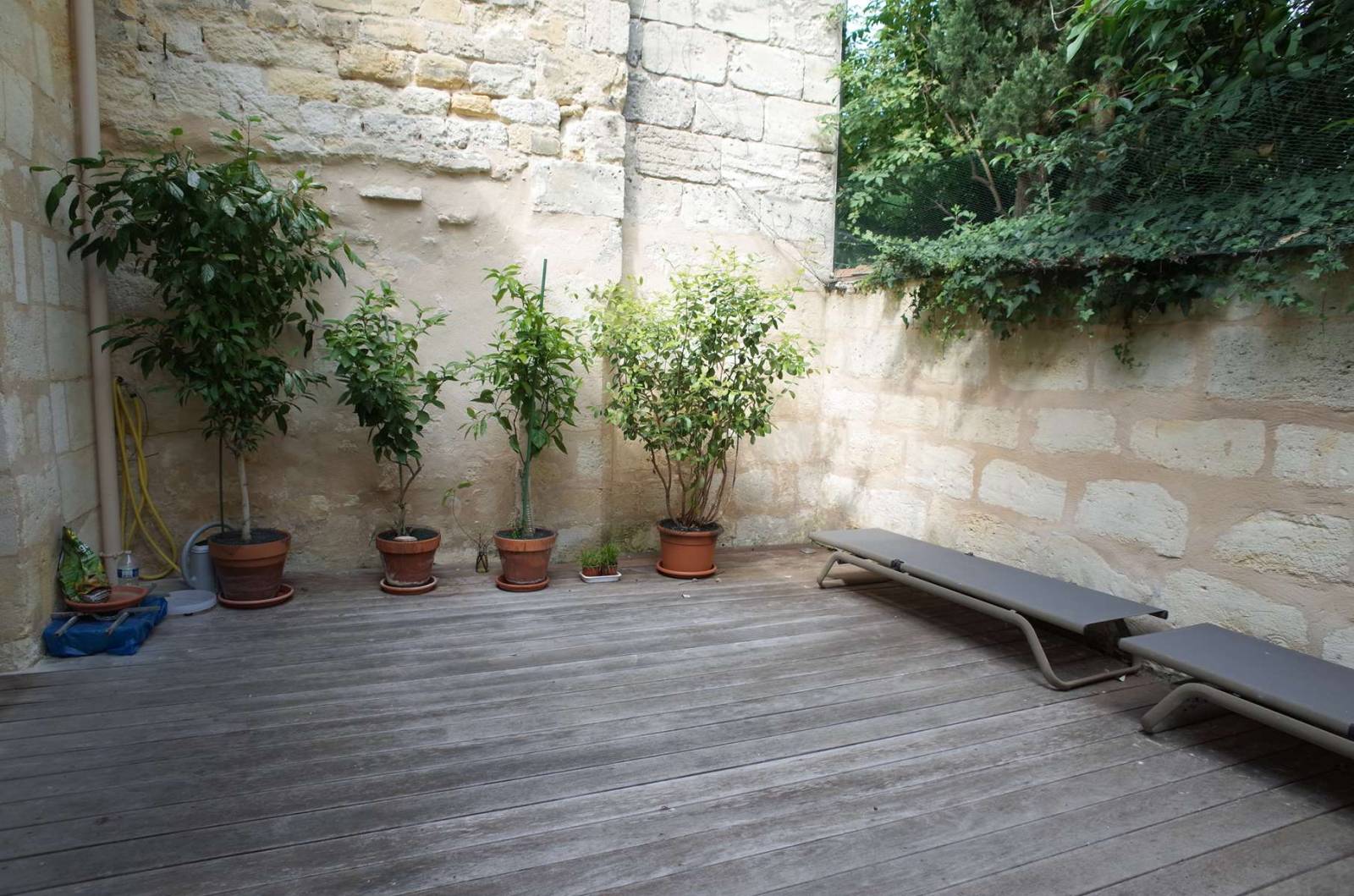 A LOUER MAISON AVEC GRANDE TERRASSE