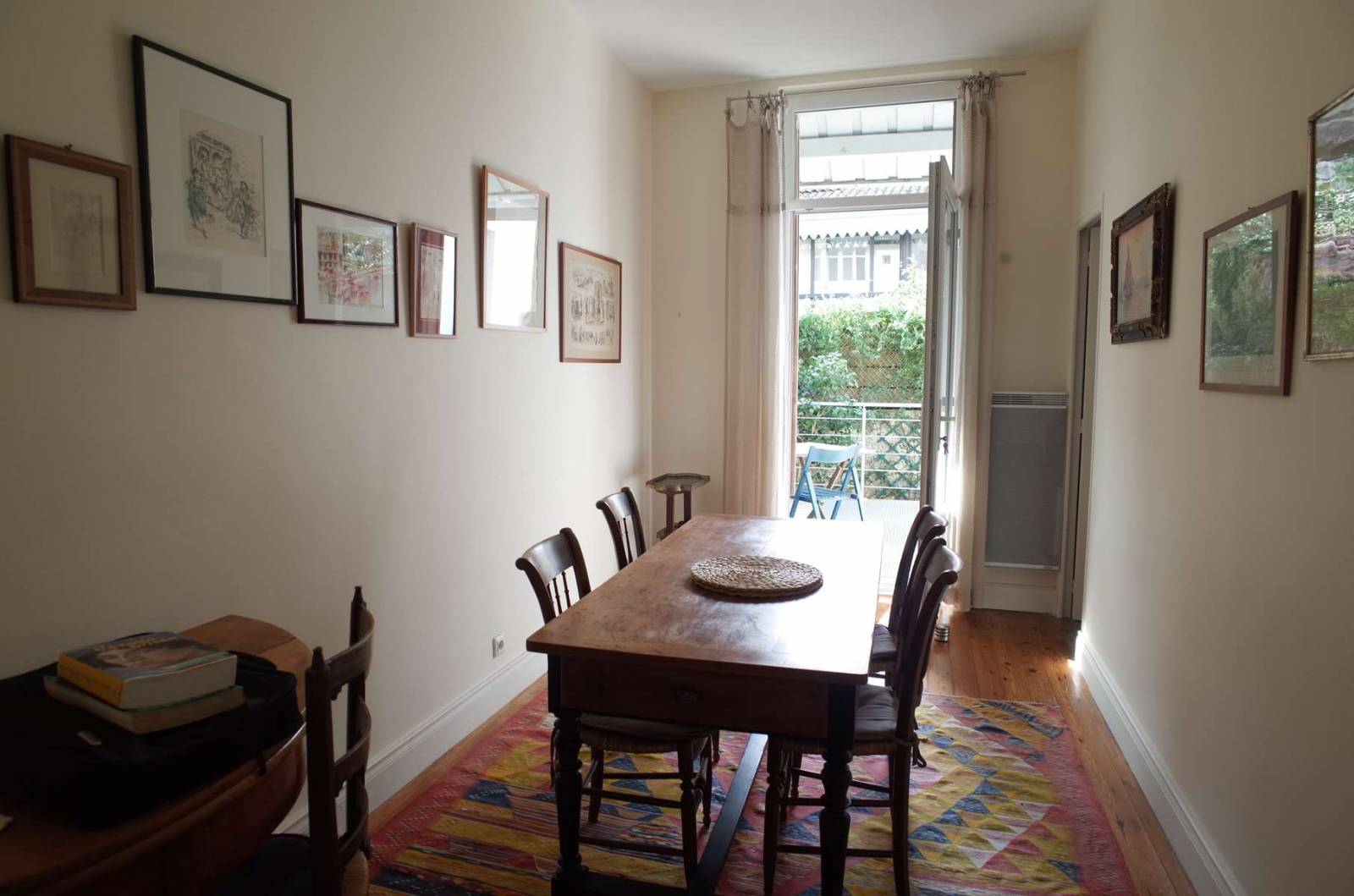 MAISON A LOUER MEUBLEE AVEC SEJOUR ET SALLE A MANGER