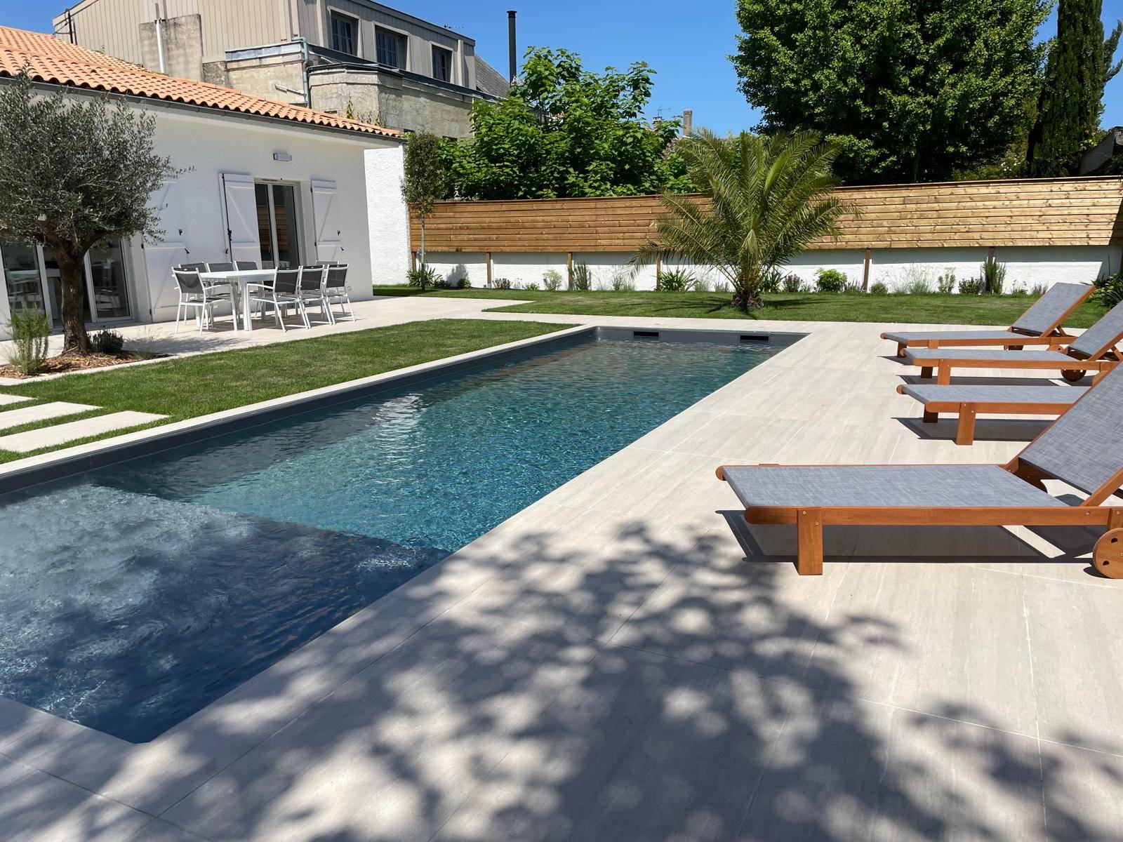LE BOUSCAT A VENDRE MAISON 5 CHAMBRES AVEC GARAGE GRAND JARDIN 400m² AVEC PISCINE