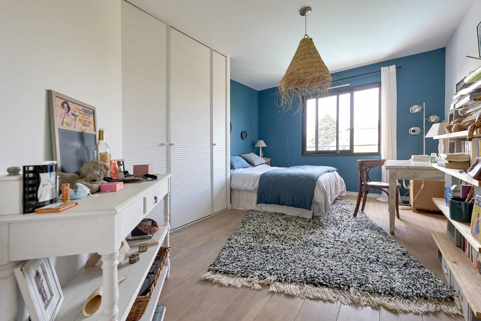 chambre avec placard côté jardin