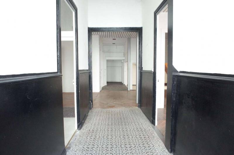 LOCAL COMMERCIAL A VENDRE AVEC UN BUREAU MEDEZZANINE