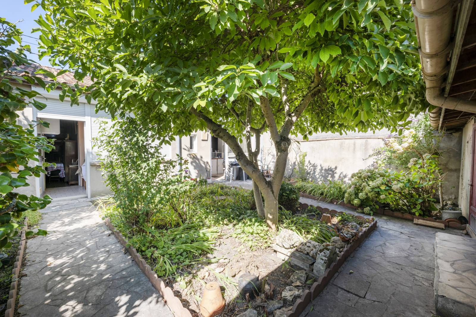 ECHOPPE DOUBLE AVEC JARDIN ET DEPENDANCE BORDEAUX BASTIDE  