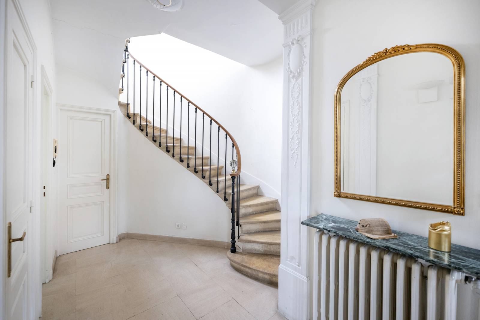 A VENDRE MAISON AVEC TERRASSE A BORDEAUX 2 CHAMBRES UN BUREAU