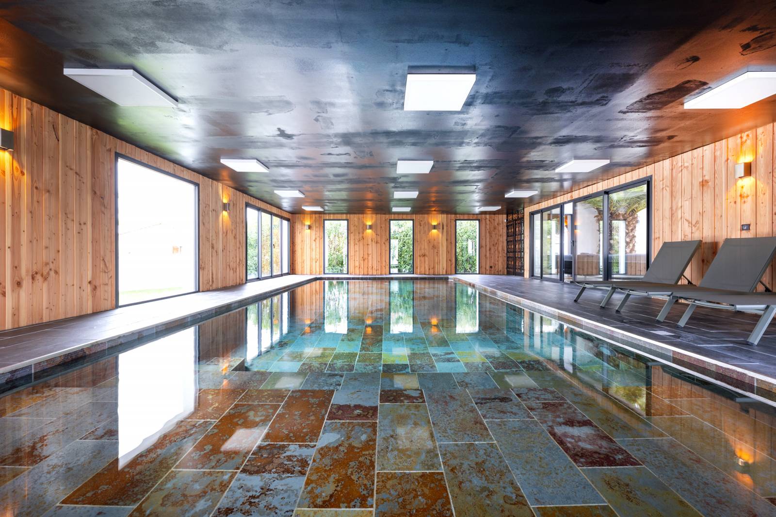 BORDEAUX A VENDRE BELLE DEMEURE AVEC PISCINE CHAUFFEE JARDIN GARAGE